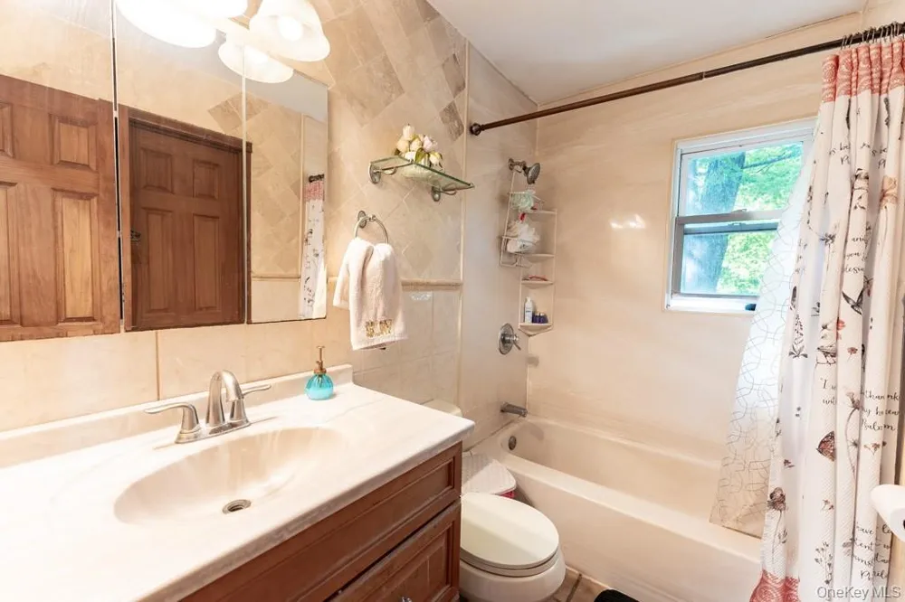14 Englewood Terrace Mahopac, NY 10541