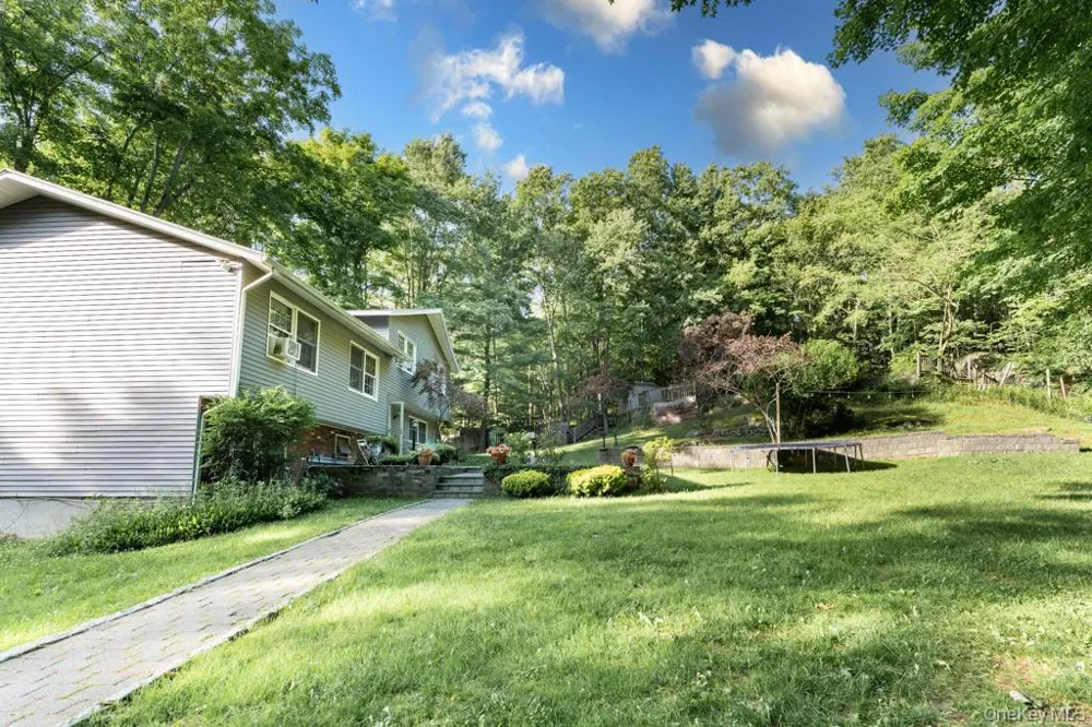 14 Englewood Terrace Mahopac, NY 10541