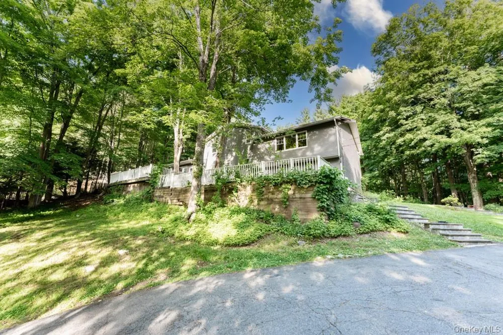 14 Englewood Terrace Mahopac, NY 10541