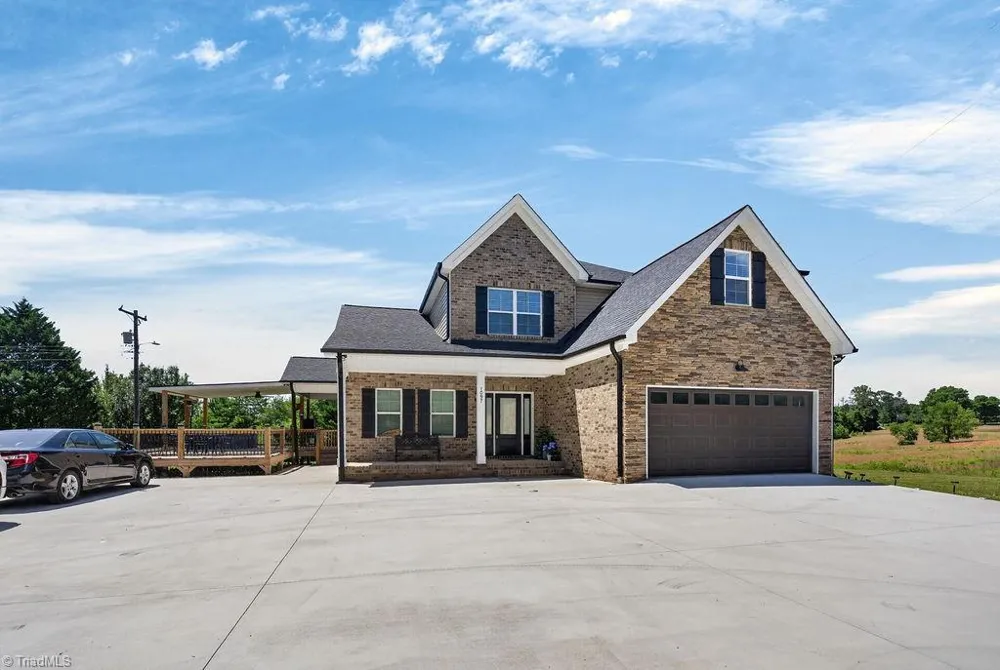 1097 Dodson Mill Road Pilot Mountain, NC 27041