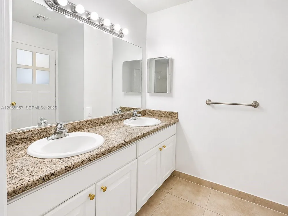 35 SE 3rd Ave #11 Hallandale Beach, FL 33009