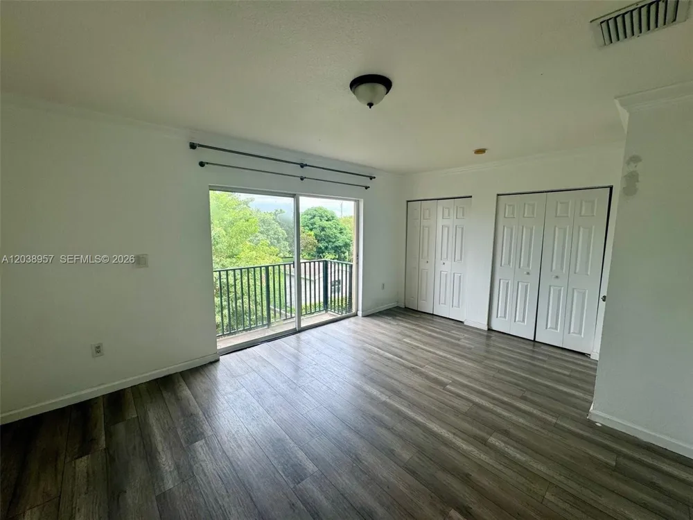 35 SE 3rd Ave #11 Hallandale Beach, FL 33009