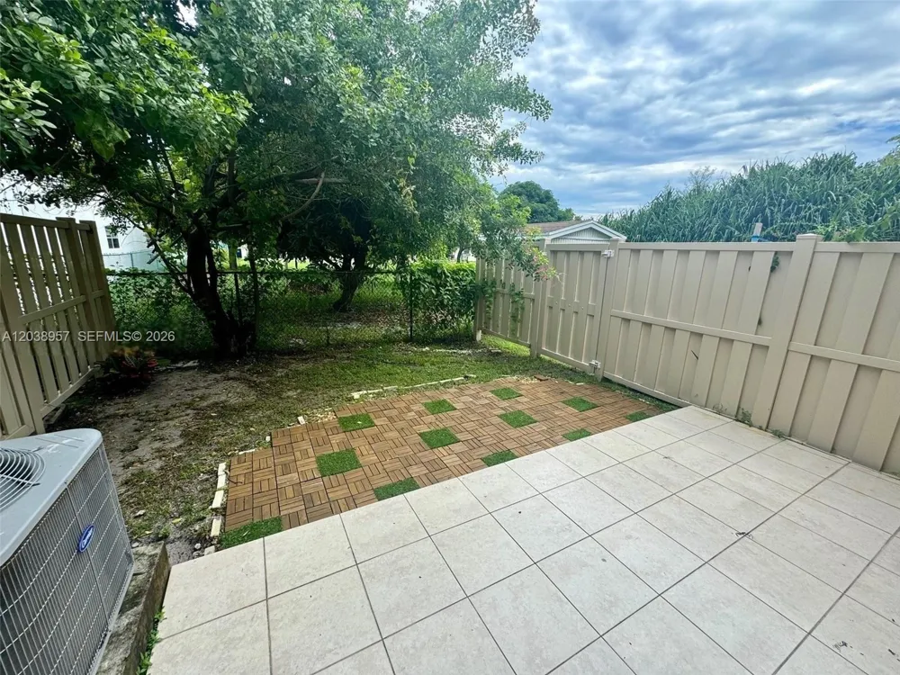 35 SE 3rd Ave #11 Hallandale Beach, FL 33009
