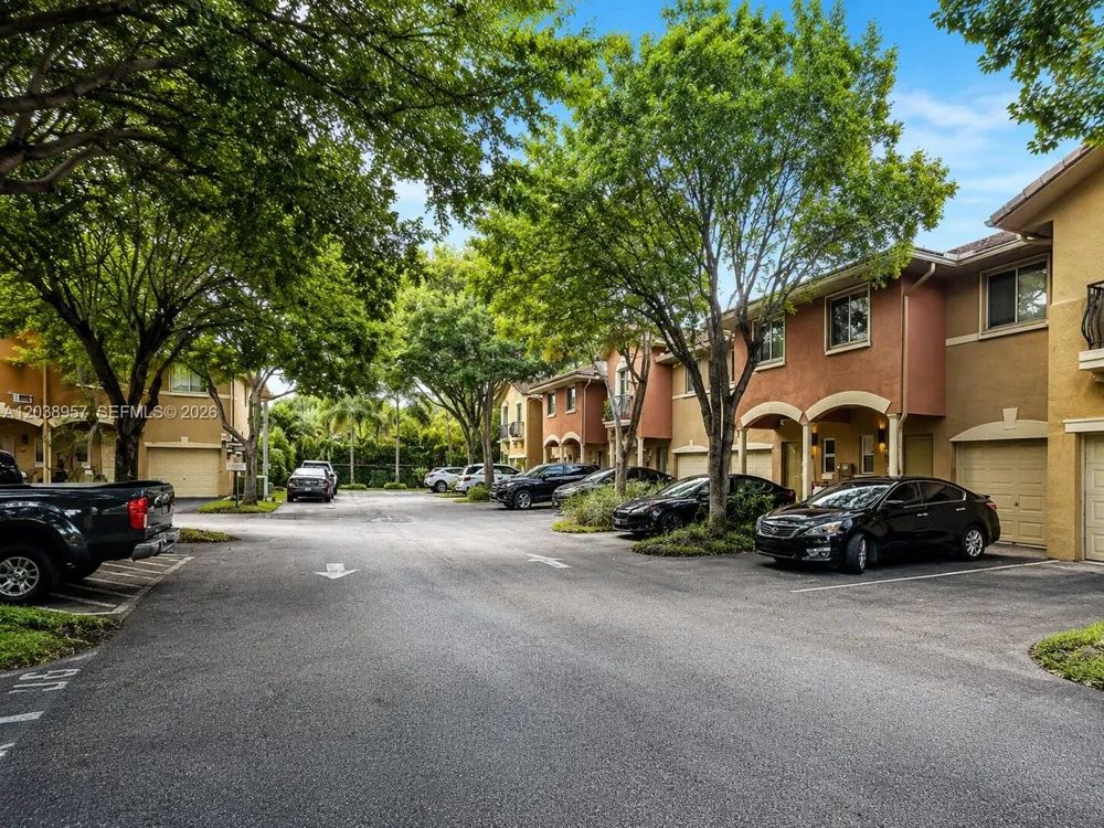 35 SE 3rd Ave #11 Hallandale Beach, FL 33009