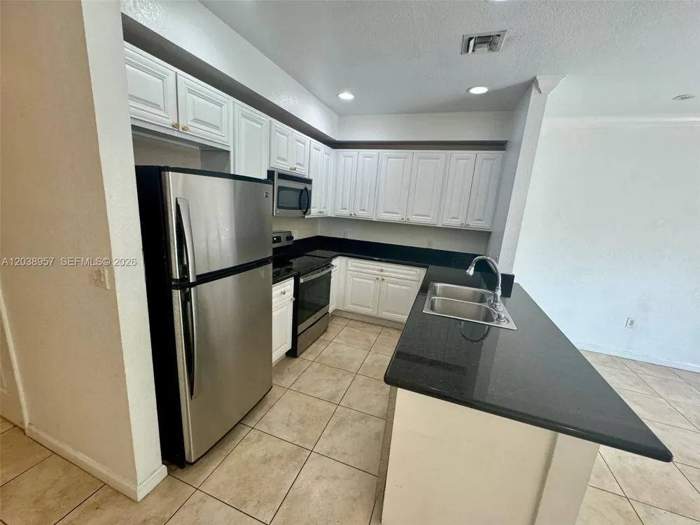 35 SE 3rd Ave #11 Hallandale Beach, FL 33009