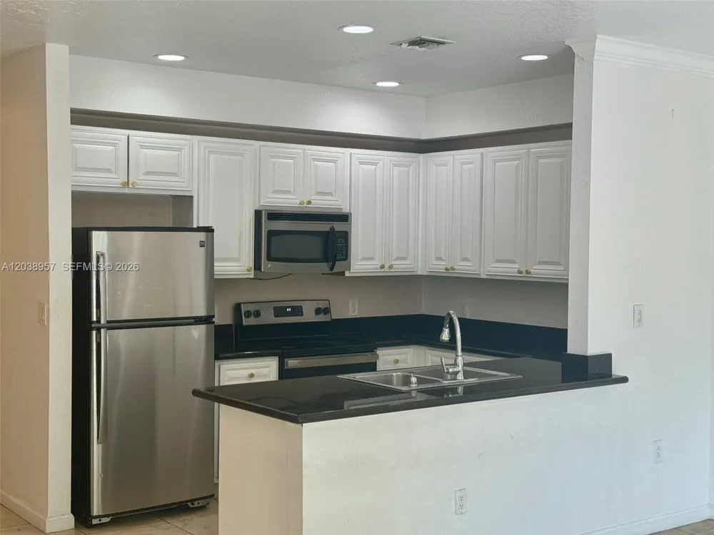35 SE 3rd Ave #11 Hallandale Beach, FL 33009