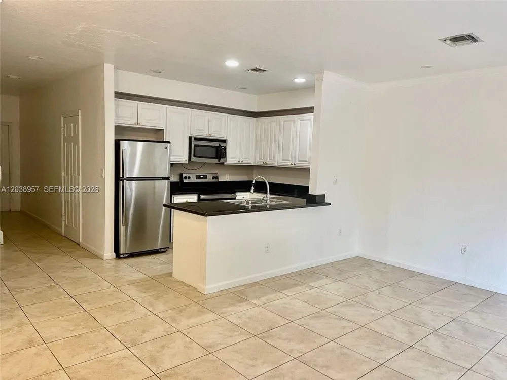 35 SE 3rd Ave #11 Hallandale Beach, FL 33009