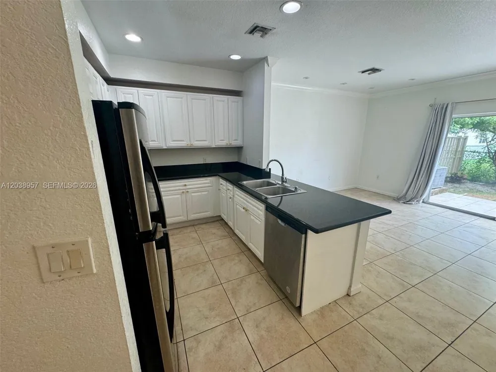 35 SE 3rd Ave #11 Hallandale Beach, FL 33009