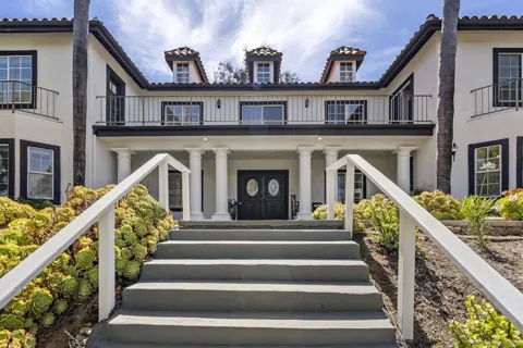 1696 Gil Way