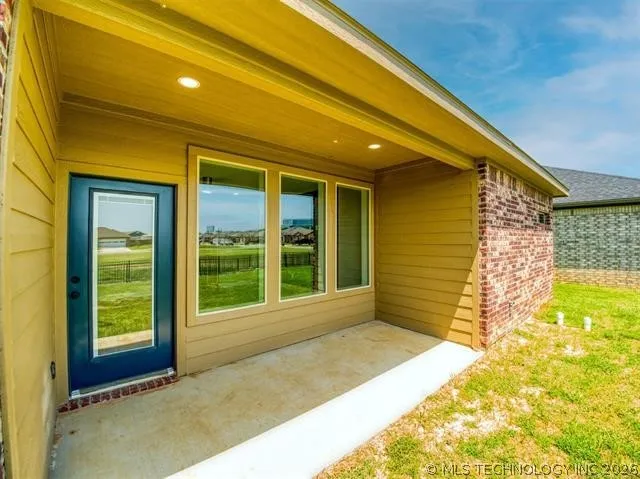 1194 Wild Indigo Circle Calera, OK 74730