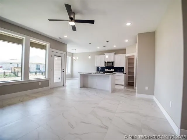 1194 Wild Indigo Circle Calera, OK 74730