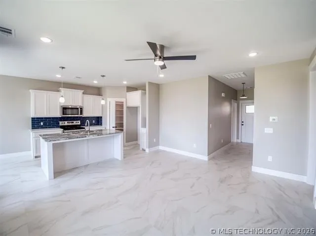 1194 Wild Indigo Circle Calera, OK 74730
