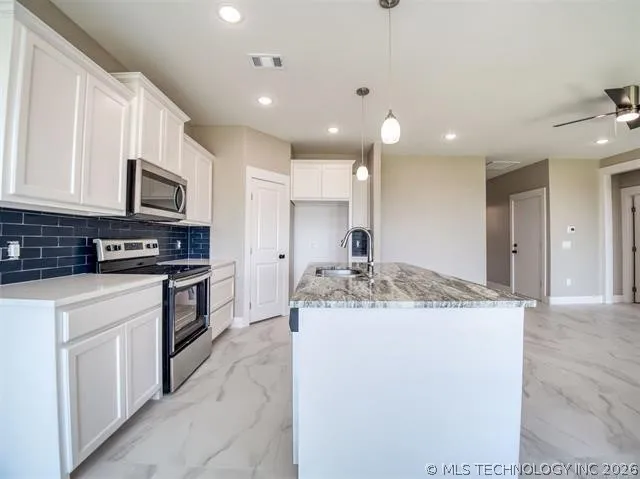 1194 Wild Indigo Circle Calera, OK 74730