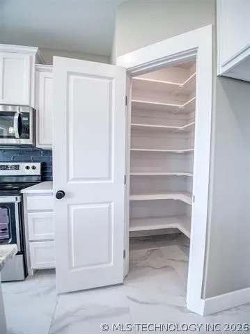 1194 Wild Indigo Circle Calera, OK 74730