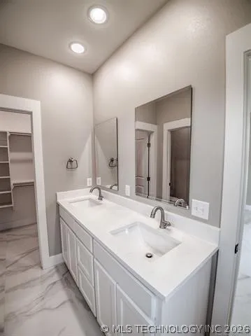 1194 Wild Indigo Circle Calera, OK 74730