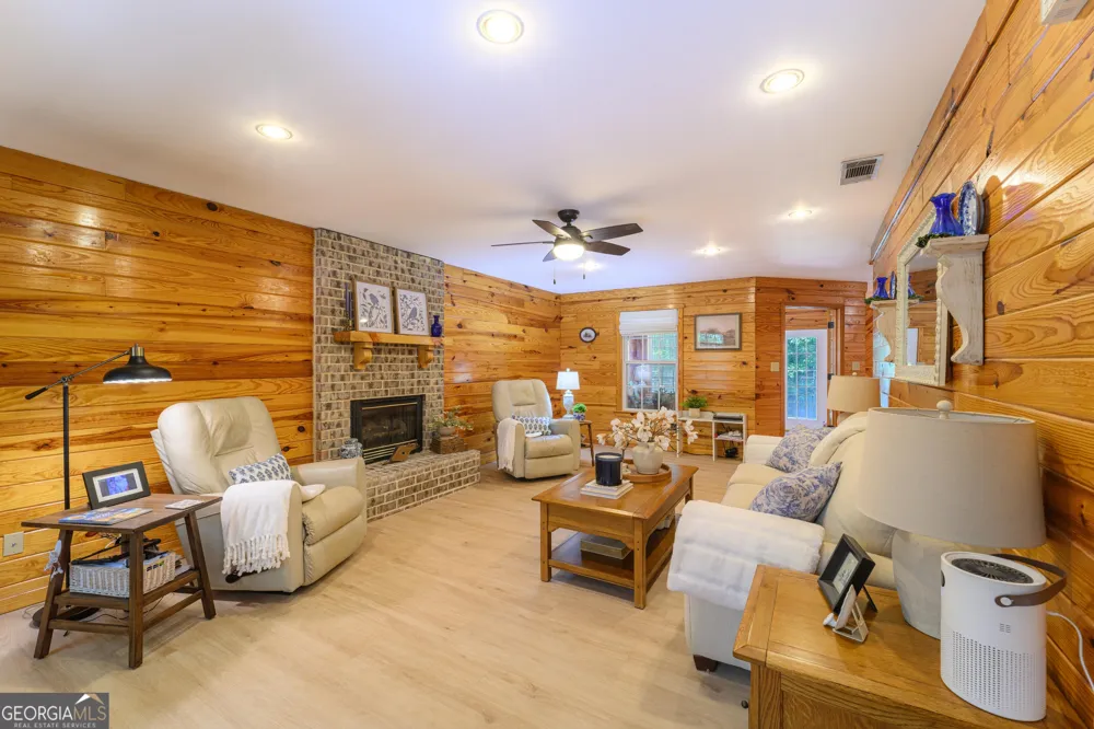 159 Hutchinson Lake RD Senoia, GA 30276