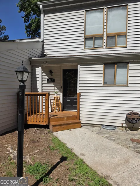 102 Oak PL