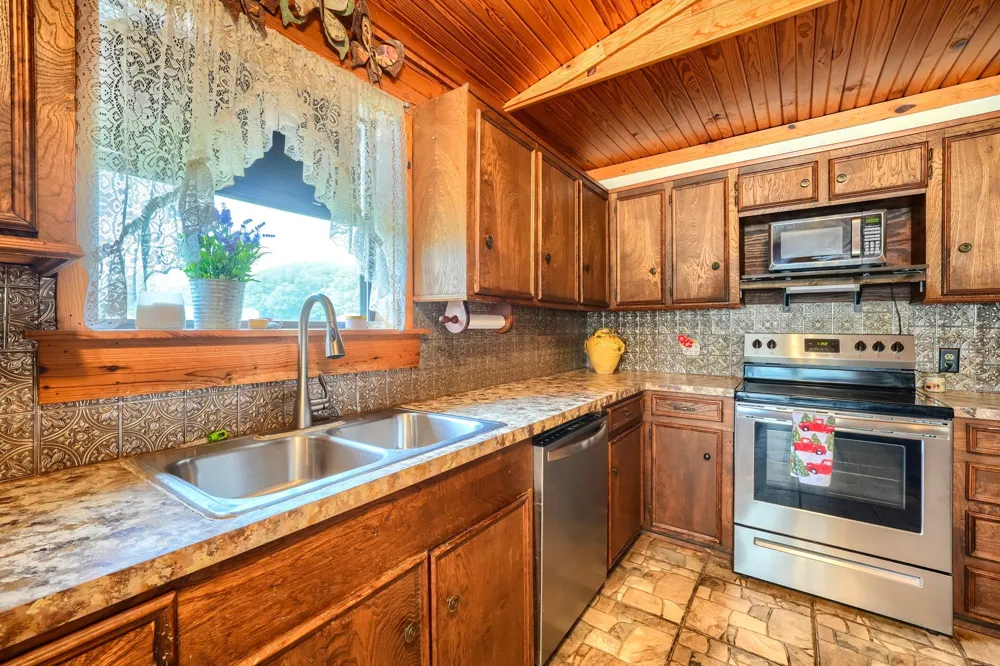 625 County Road 4735 Cumby, TX 75433