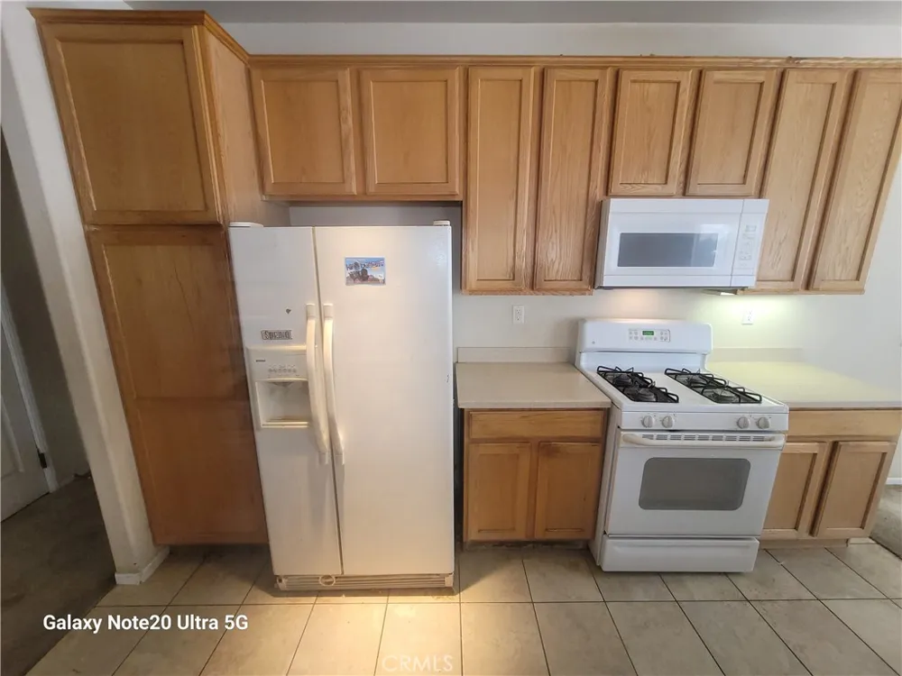 11819 Maywood Adelanto, CA 92301