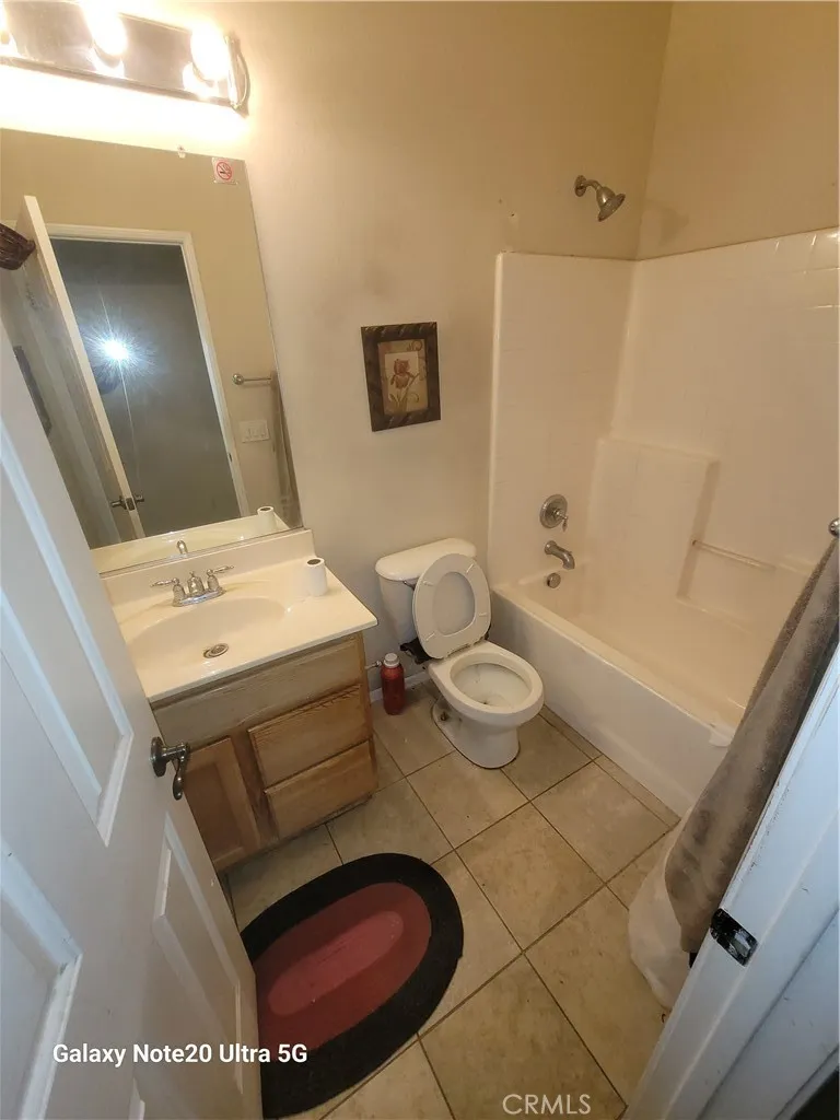 11819 Maywood Adelanto, CA 92301