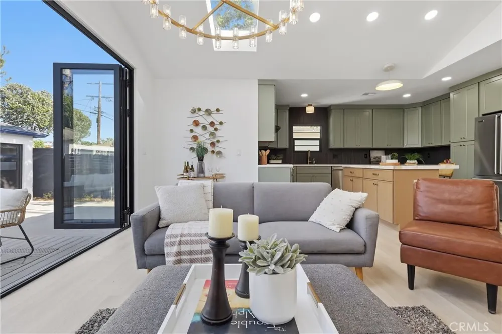 3806 Cherrywood Los Angeles, CA 90008
