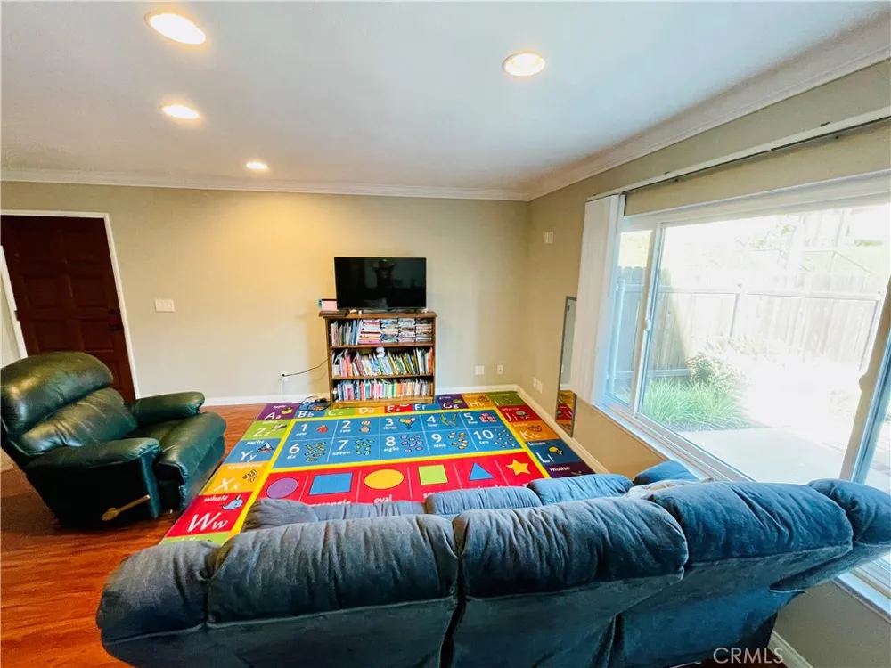 664 Driftwood Lane San Dimas, CA 91773
