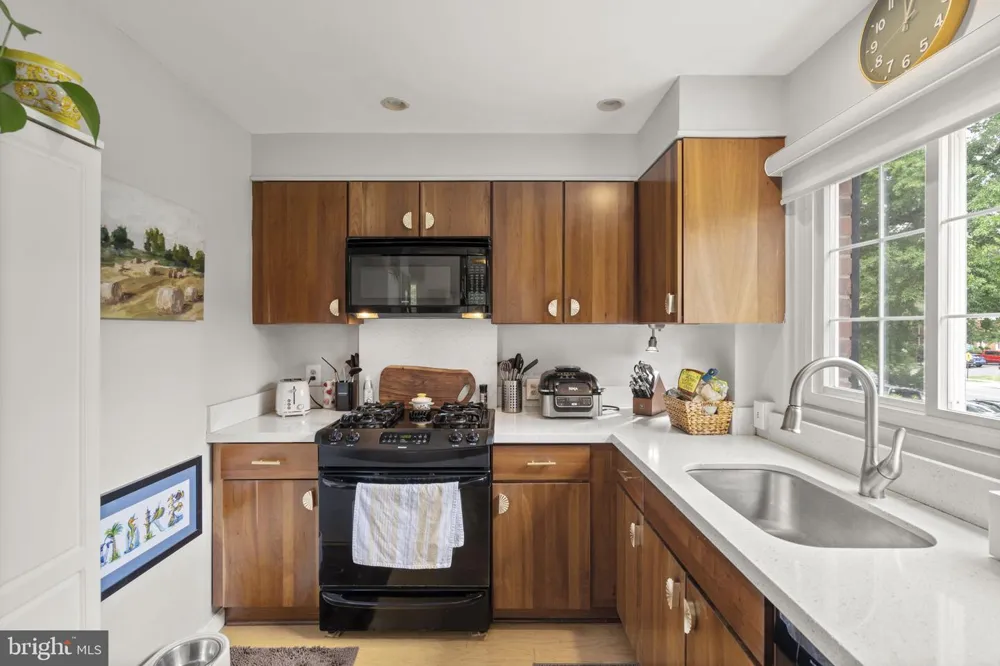 3408 MARTHA CUSTIS DRIVE Alexandria, VA 22302