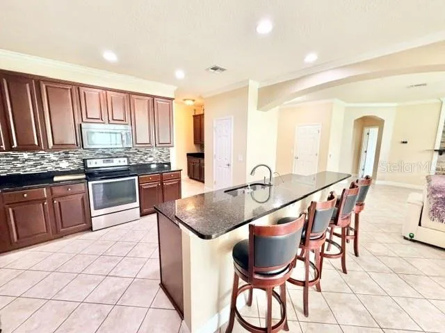2103 CANDLENUT CIRCLE Apopka, FL 32712