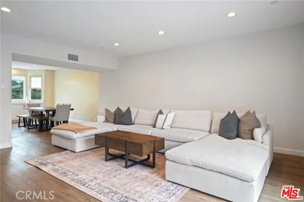 904 Warwick Avenue Thousand Oaks, CA 91360