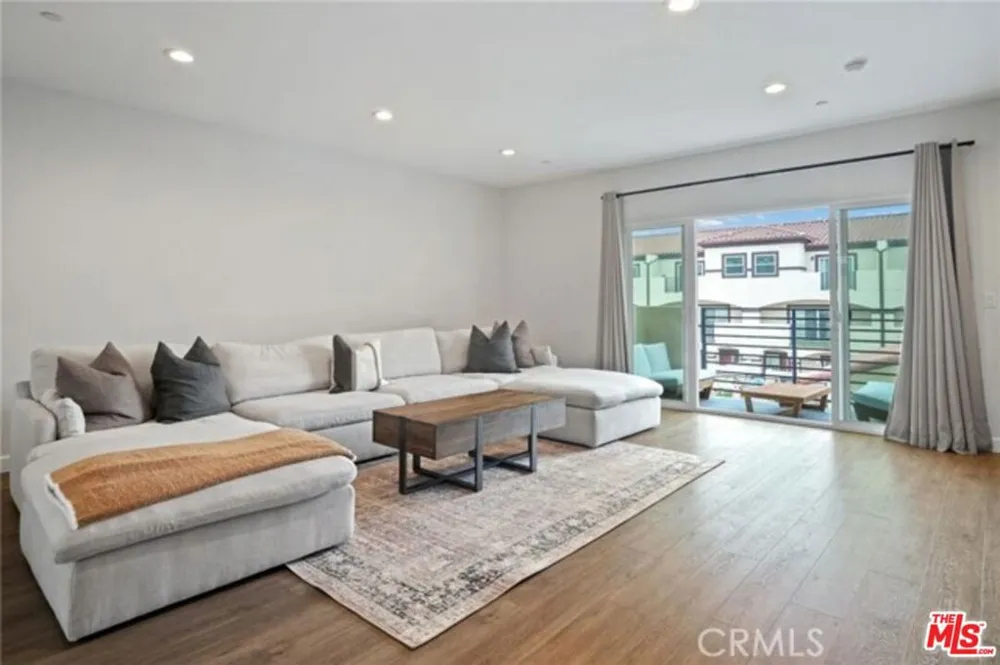 904 Warwick Avenue Thousand Oaks, CA 91360