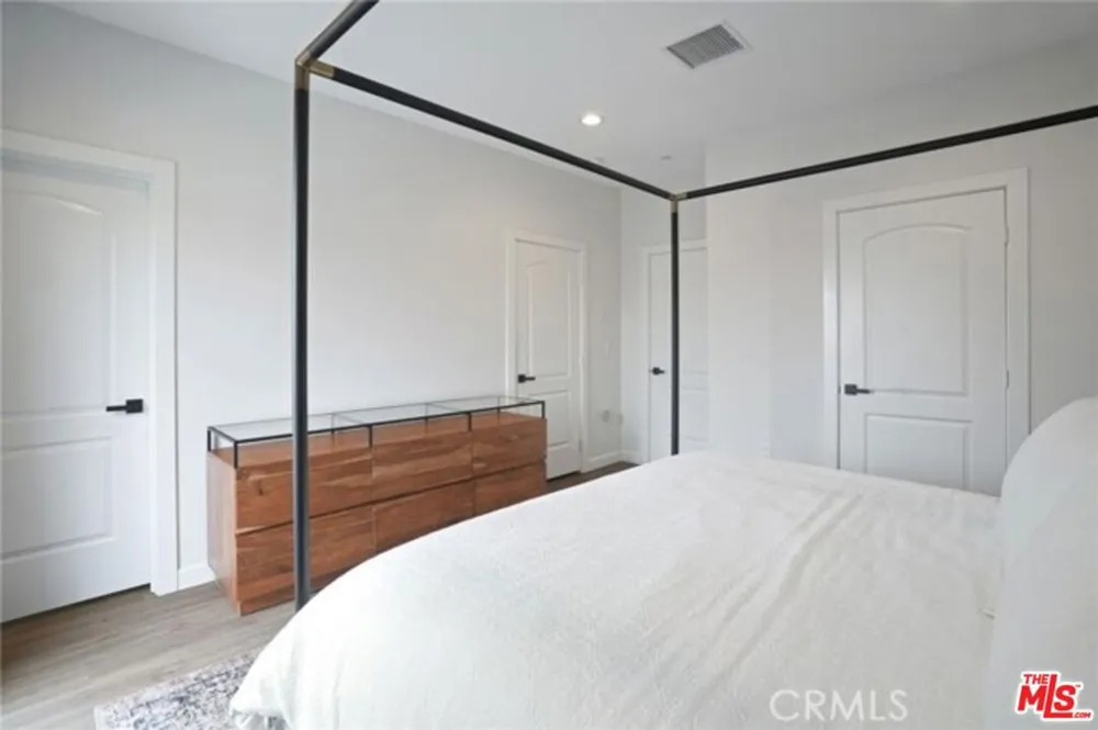 904 Warwick Avenue Thousand Oaks, CA 91360