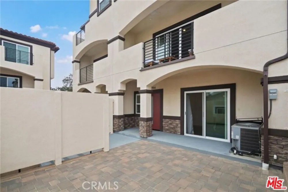 904 Warwick Avenue Thousand Oaks, CA 91360