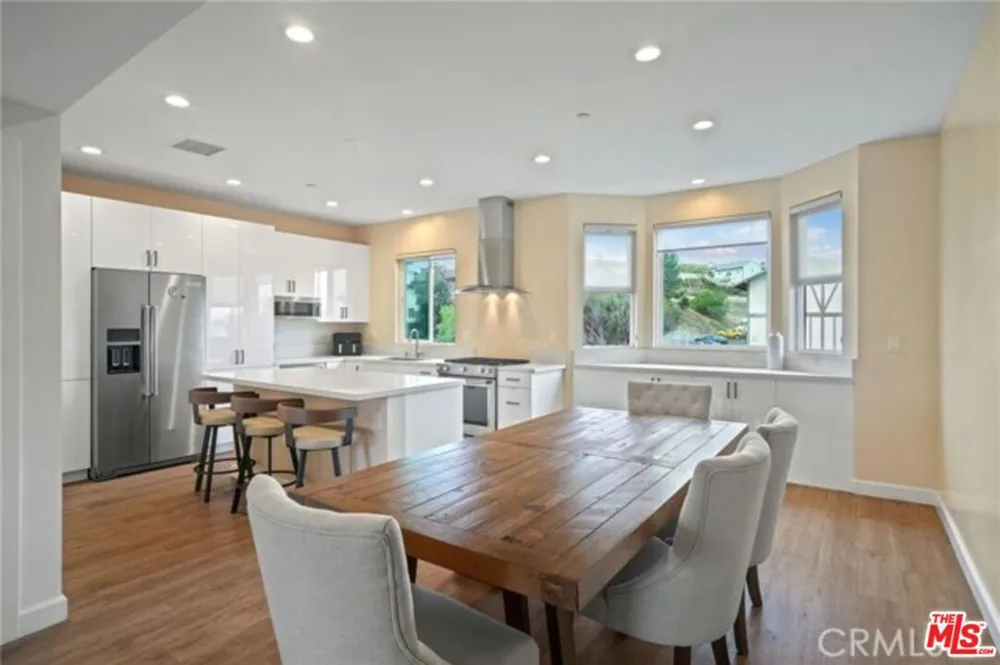 904 Warwick Avenue Thousand Oaks, CA 91360