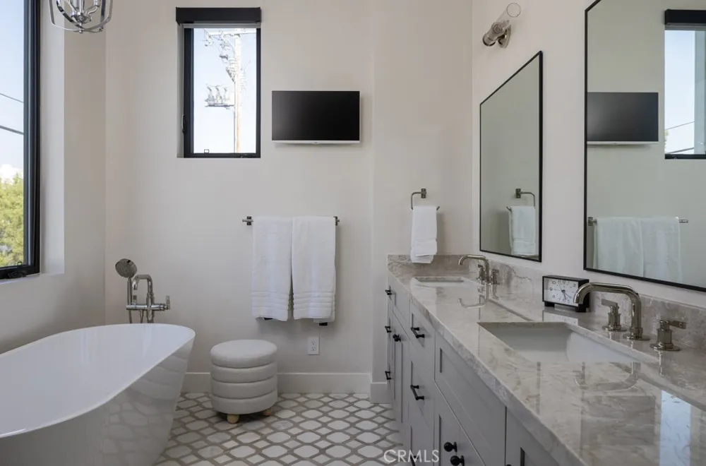 419 Goldenrod Avenue Corona del Mar, CA 92625