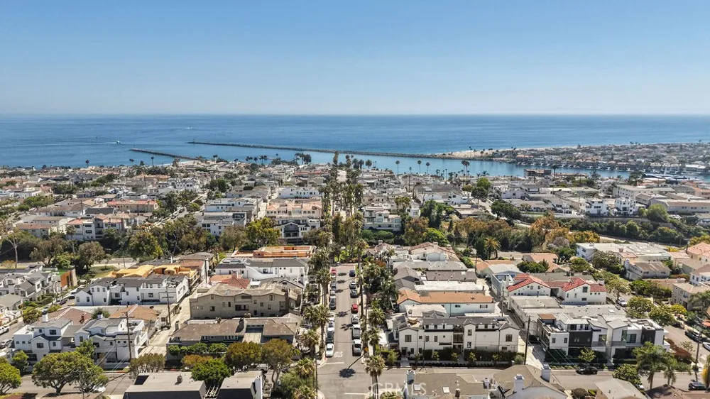 419 Goldenrod Avenue Corona del Mar, CA 92625