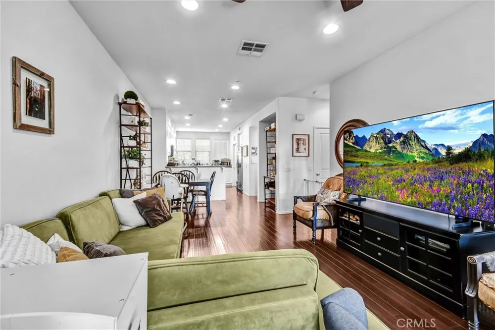 827 E Promenade #E Azusa, CA 91702