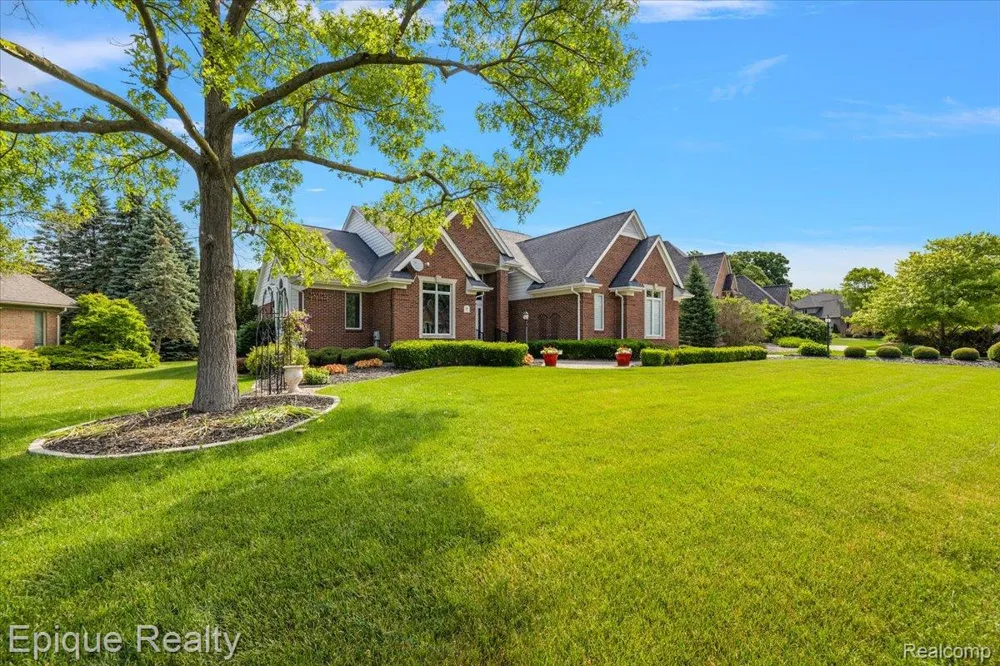 5675 Golf Pointe Drive Clarkston City, MI 48348