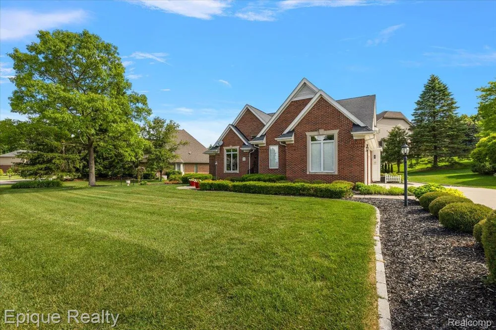 5675 Golf Pointe Drive Clarkston City, MI 48348