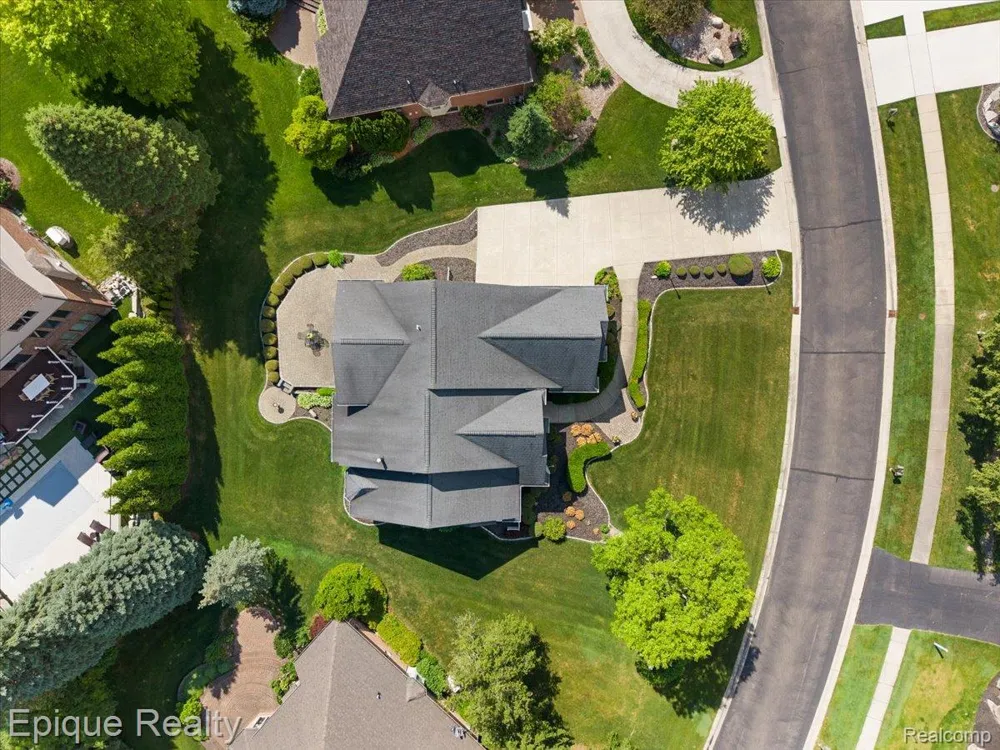 5675 Golf Pointe Drive Clarkston City, MI 48348
