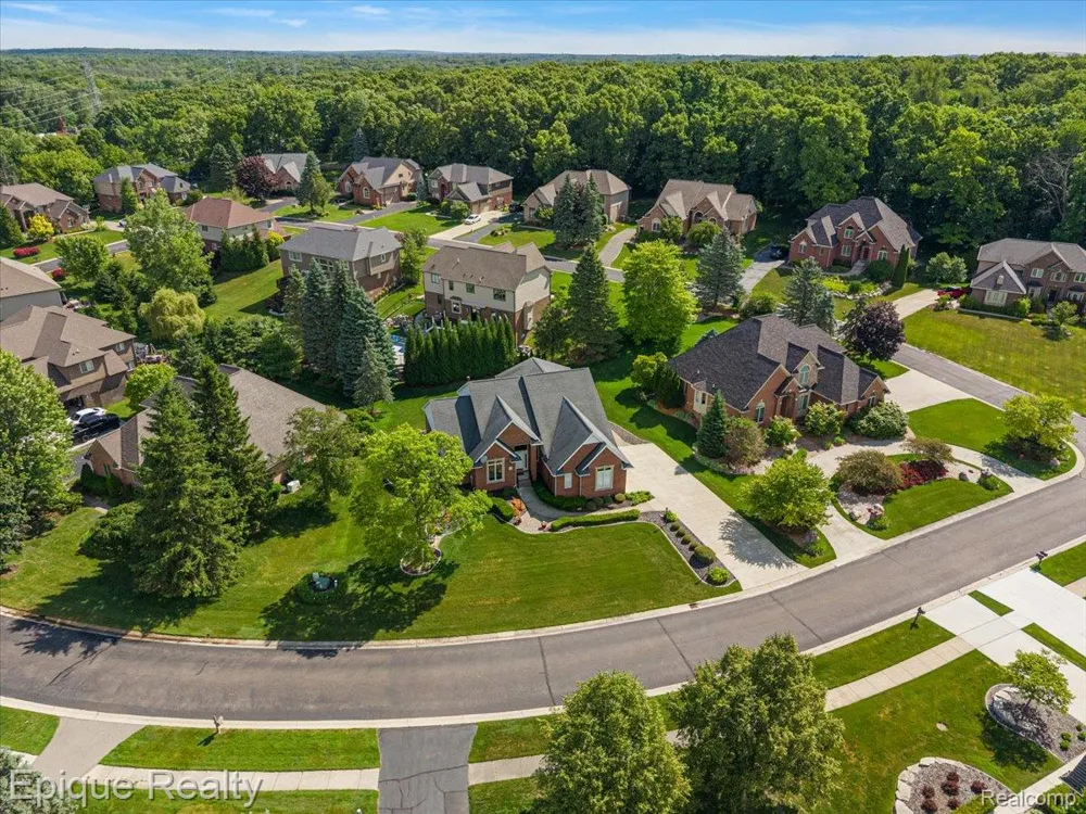 5675 Golf Pointe Drive Clarkston City, MI 48348