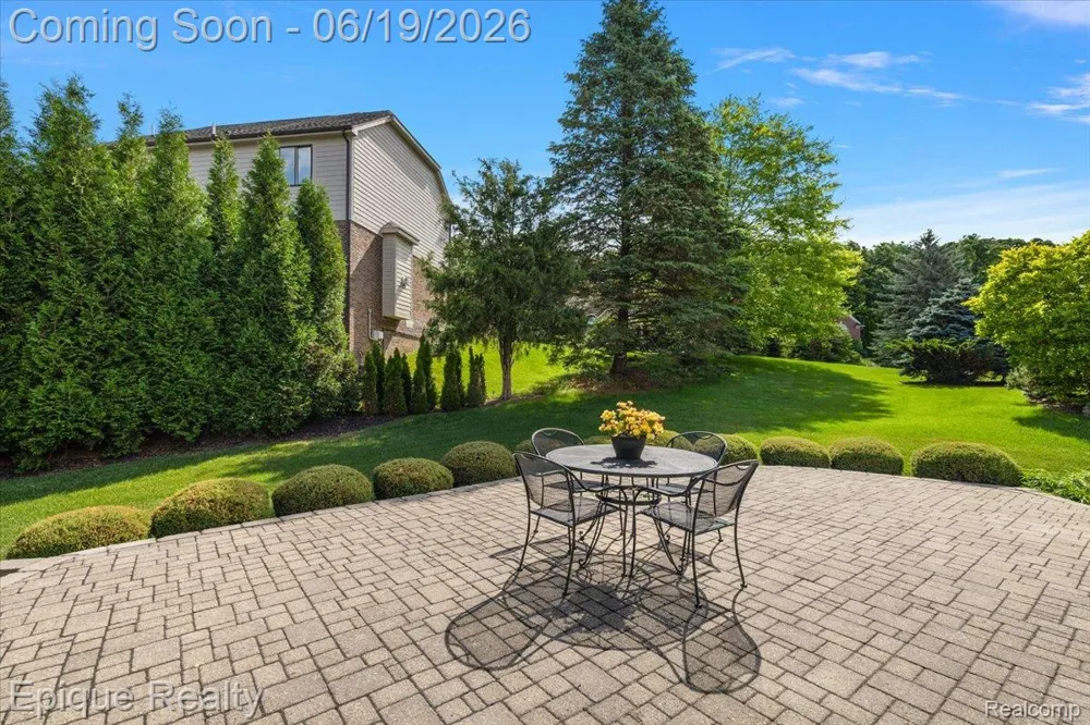 5675 Golf Pointe Drive Clarkston City, MI 48348