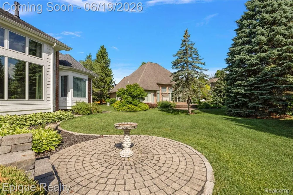 5675 Golf Pointe Drive Clarkston City, MI 48348