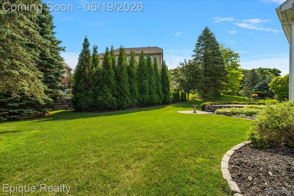 5675 Golf Pointe Drive Clarkston City, MI 48348