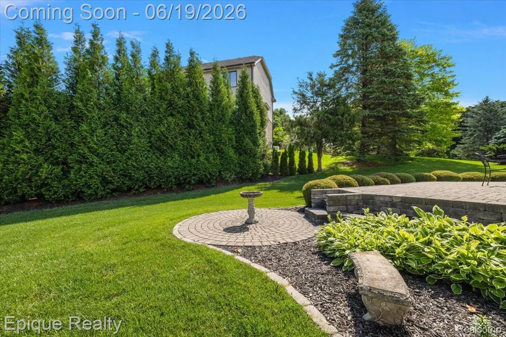5675 Golf Pointe Drive Clarkston City, MI 48348