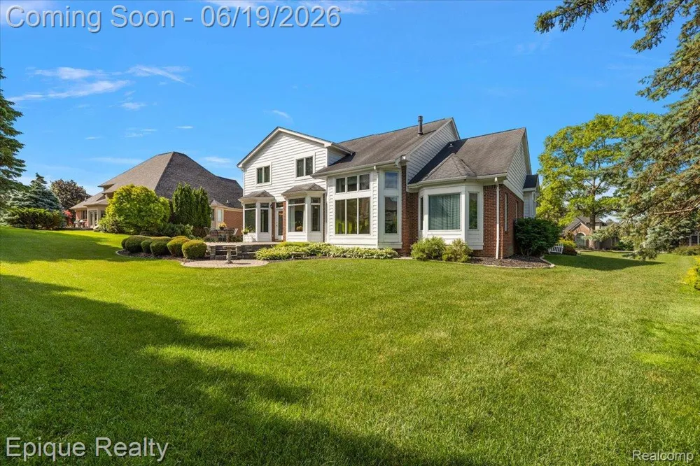 5675 Golf Pointe Drive Clarkston City, MI 48348