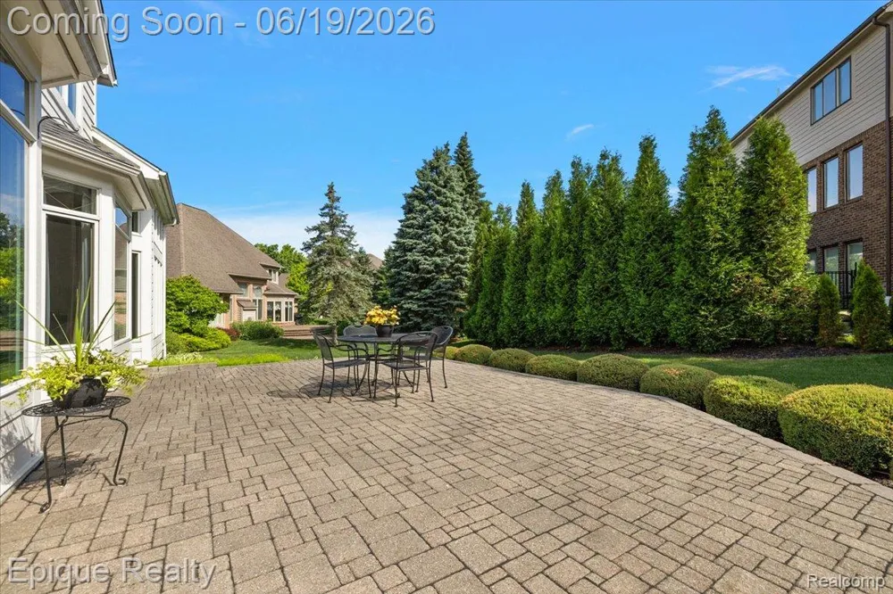 5675 Golf Pointe Drive Clarkston City, MI 48348