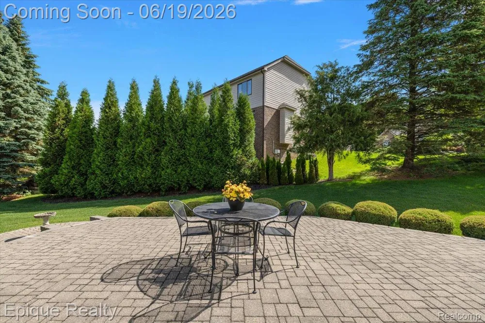 5675 Golf Pointe Drive Clarkston City, MI 48348