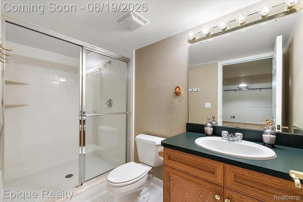 5675 Golf Pointe Drive Clarkston City, MI 48348