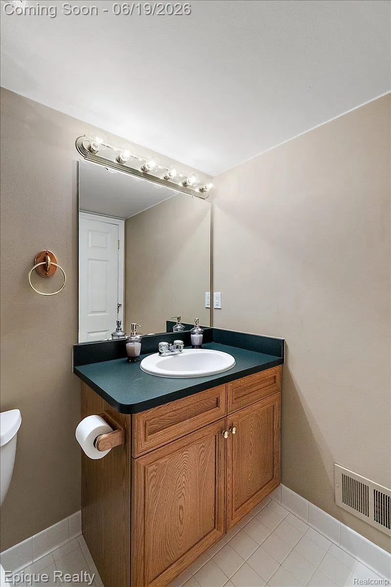 5675 Golf Pointe Drive Clarkston City, MI 48348
