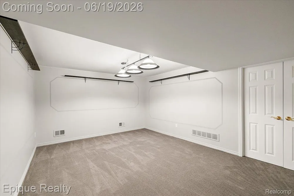 5675 Golf Pointe Drive Clarkston City, MI 48348
